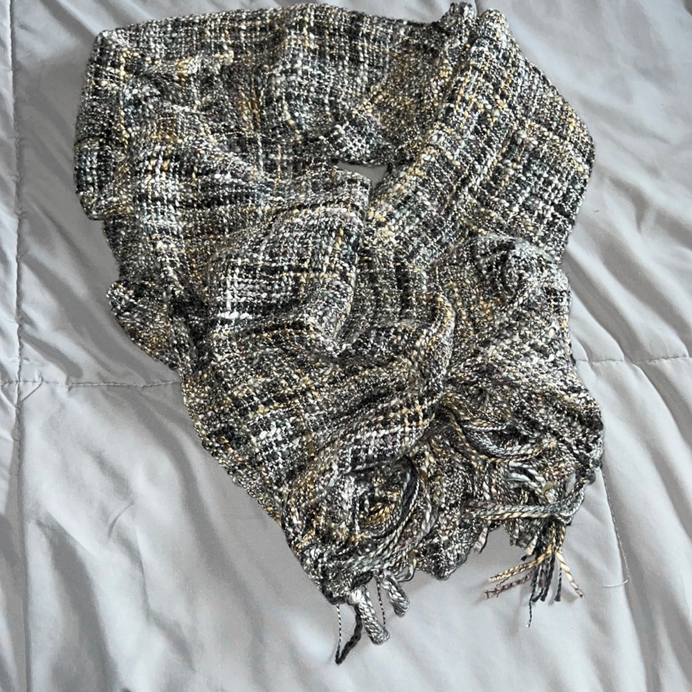 Amanda Blu Tweed Like Scarf.